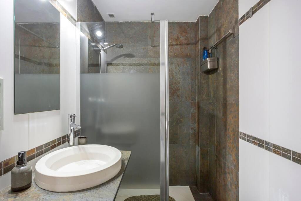 Marieta Apartment By The Castle With Ac Alicante Exteriör bild