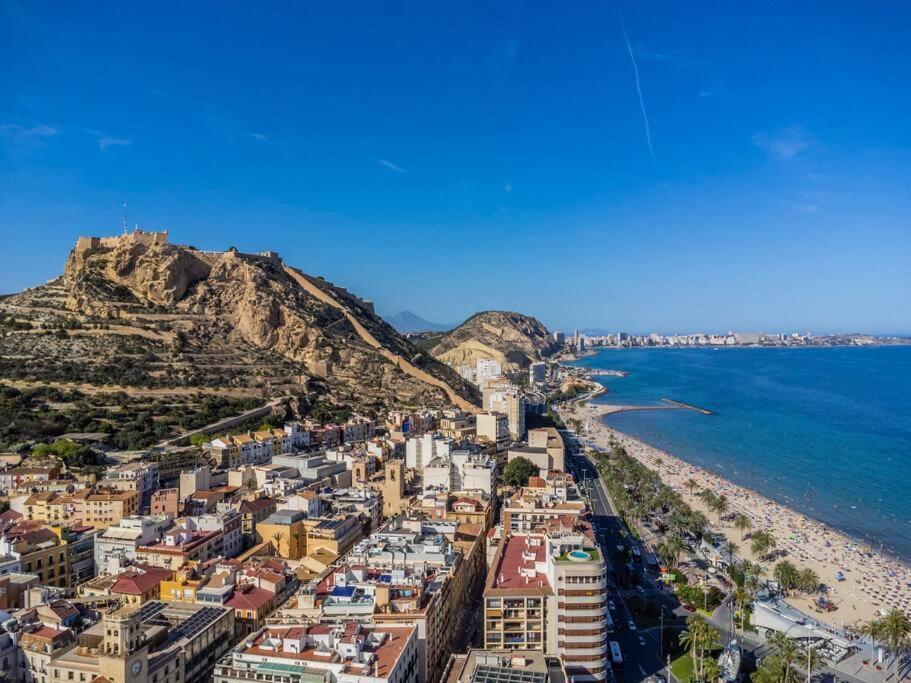 Marieta Apartment By The Castle With Ac Alicante Exteriör bild